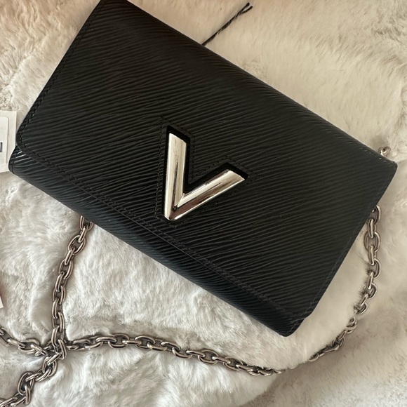 Louis Vuitton  Epi Twist Chain Wallet - Picture 6 of 12